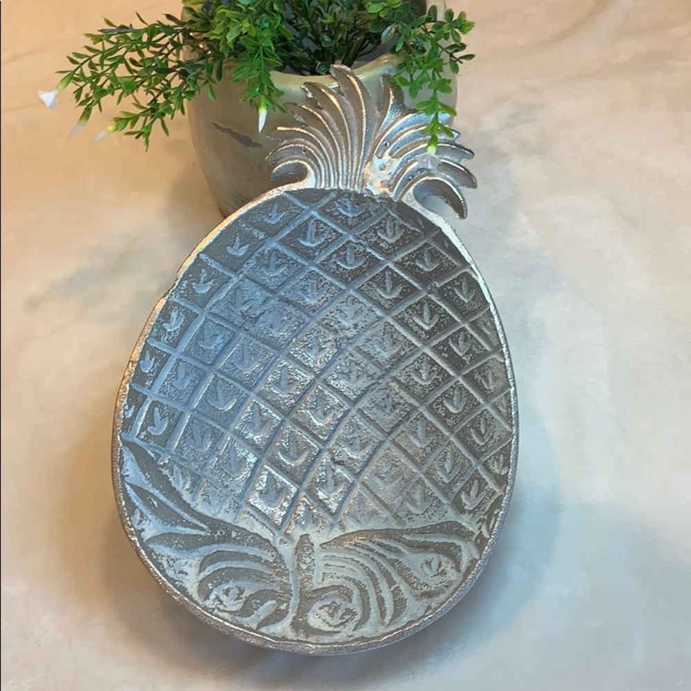 Pineapple decorative tray.
